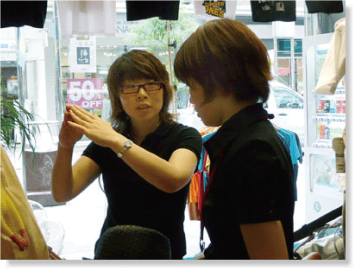 売場のつくりのポイントを教える